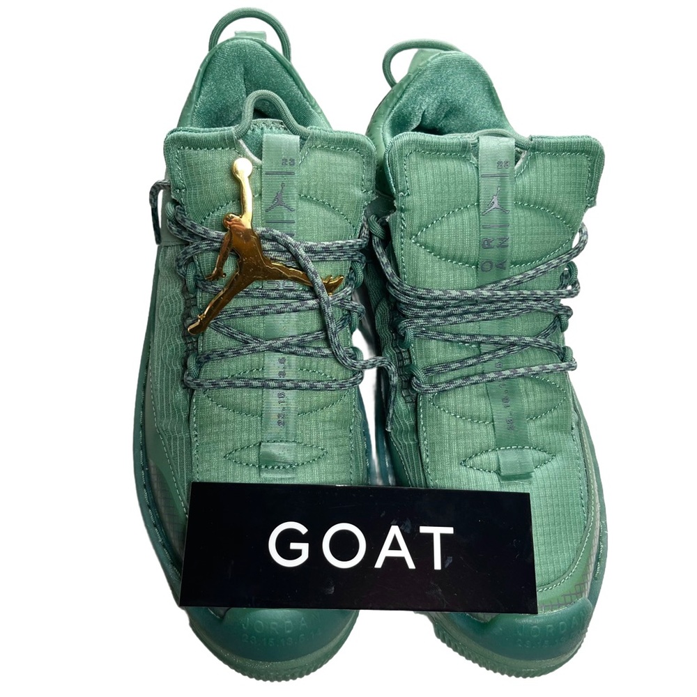 Nike Jordans Air Mae, Dutch Green, NEW IN FULL BOX. Size 7. W/Charm.